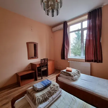 Family Rujeta семеен ружета - идеален център Guest house 3*